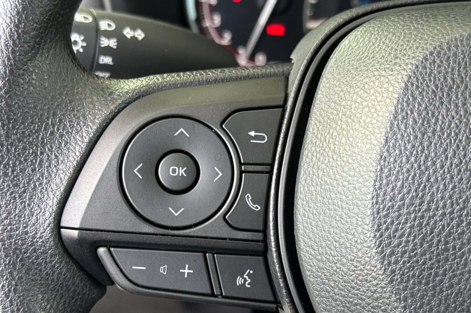 Certified 2025 Toyota RAV4 LE FWD image 30