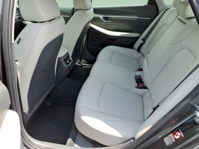 Used 2022 Hyundai Sonata Limited w/ Winter Weather Package FWD image 10