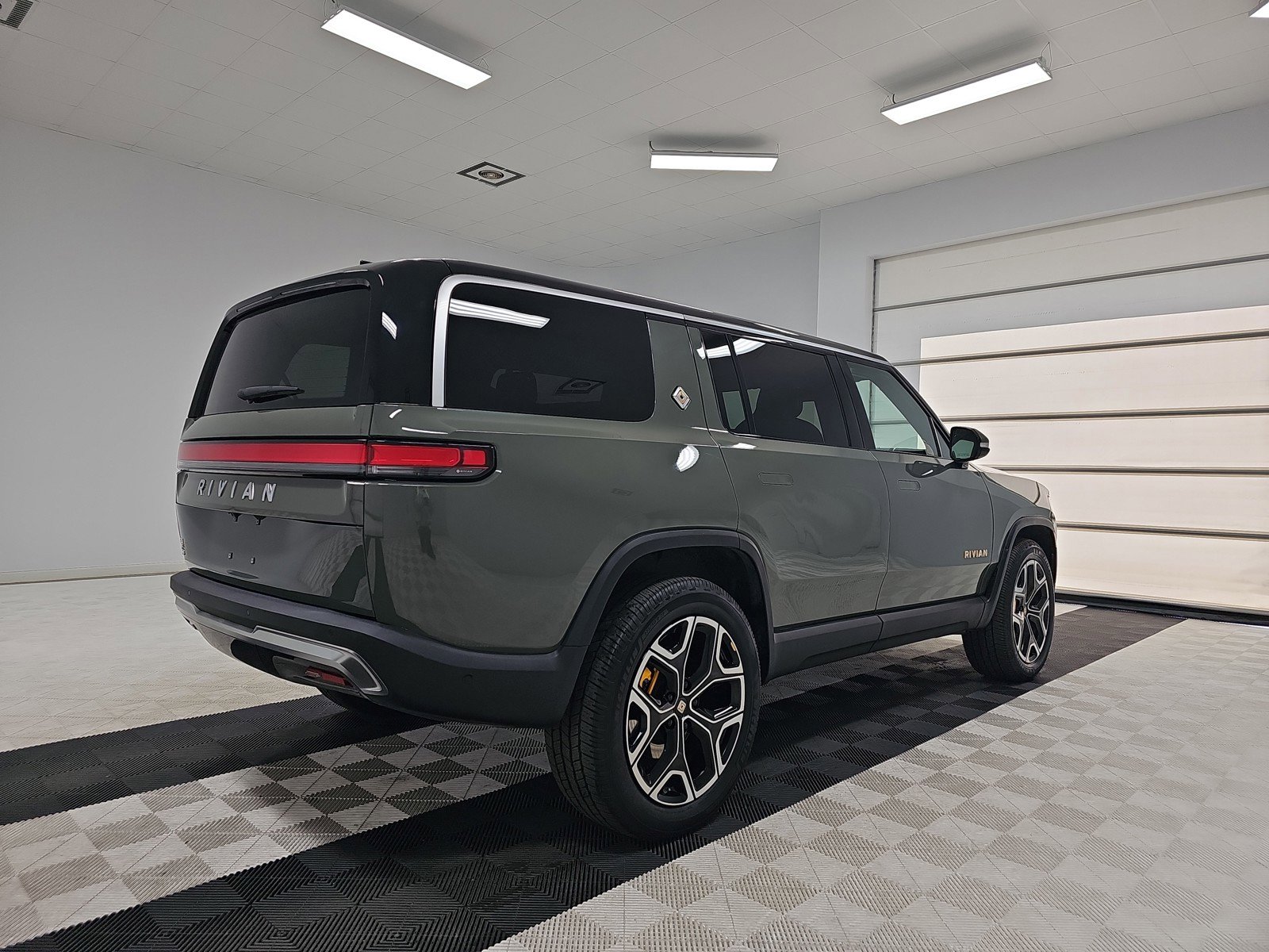 Used 2022 Rivian R1S Launch Edition image 5