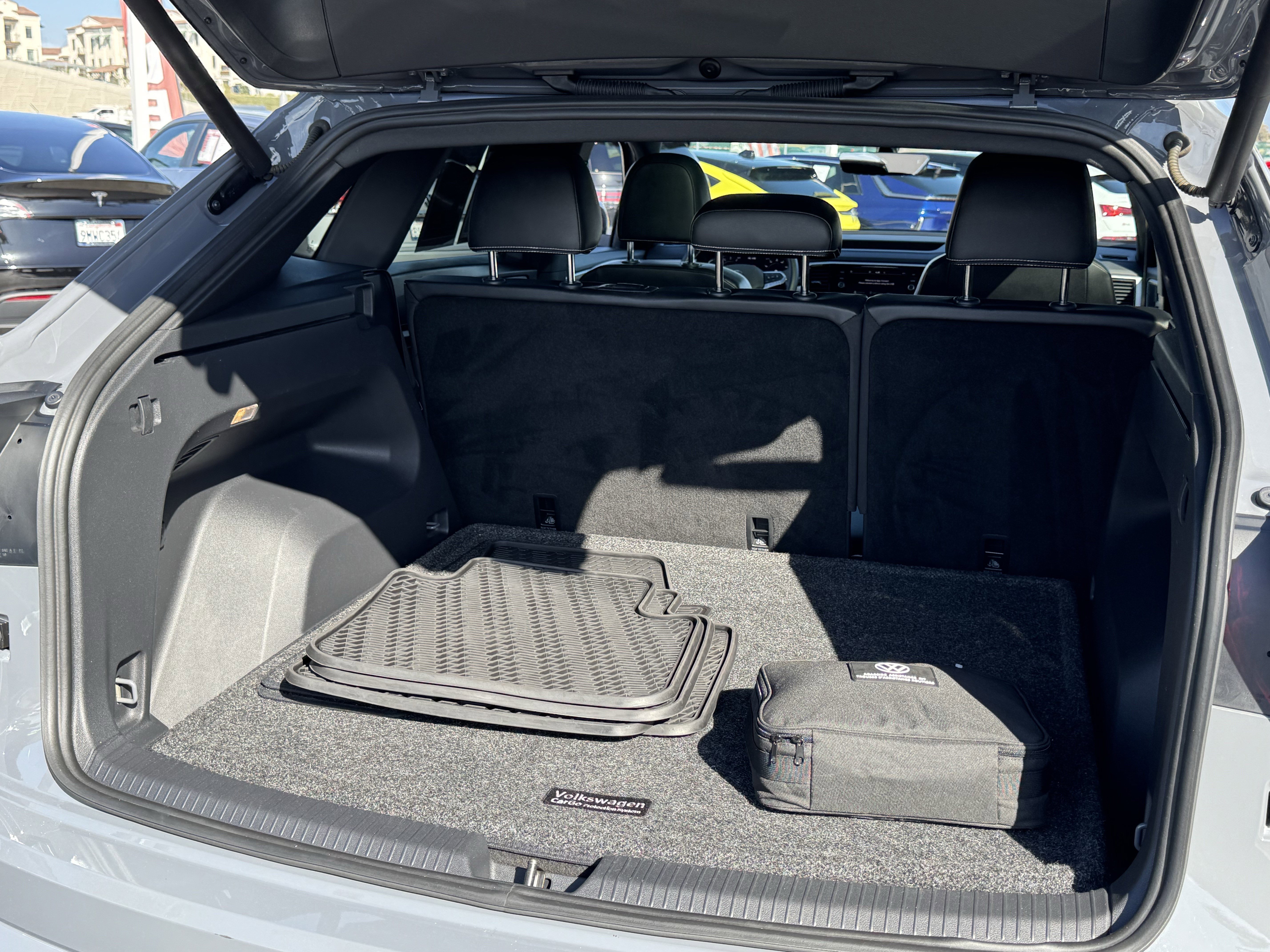 Certified 2022 Volkswagen Atlas Cross Sport SE w/ Panoramic Sunroof Package FWD image 39