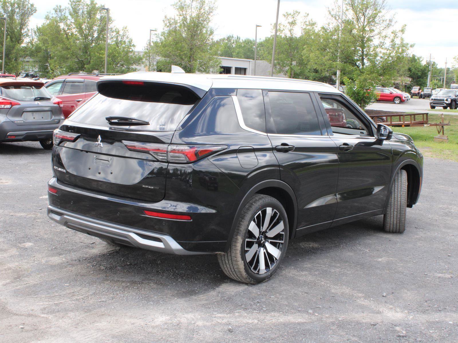 New 2025 Mitsubishi Outlander Platinum Edition image 10