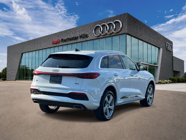 Used 2025 Audi Q5 Premium Plus w/ Premium Plus AWD/4WD image 5