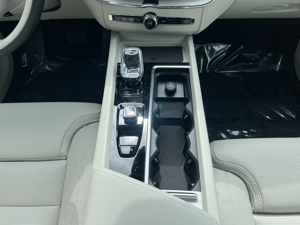 New 2026 Volvo XC60 B5 Ultra w/ Protection Package Premier image 22