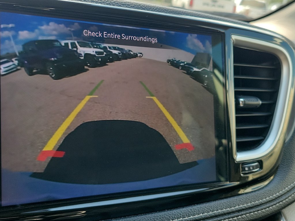 Used 2024 Chrysler Pacifica Limited FWD image 30