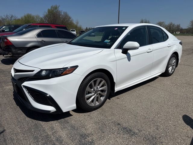Used 2024 Toyota Camry SE FWD image 2