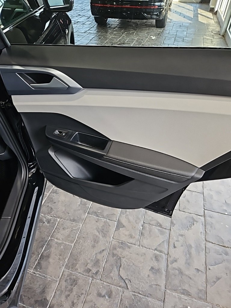 New 2026 Volkswagen Taos SE image 15