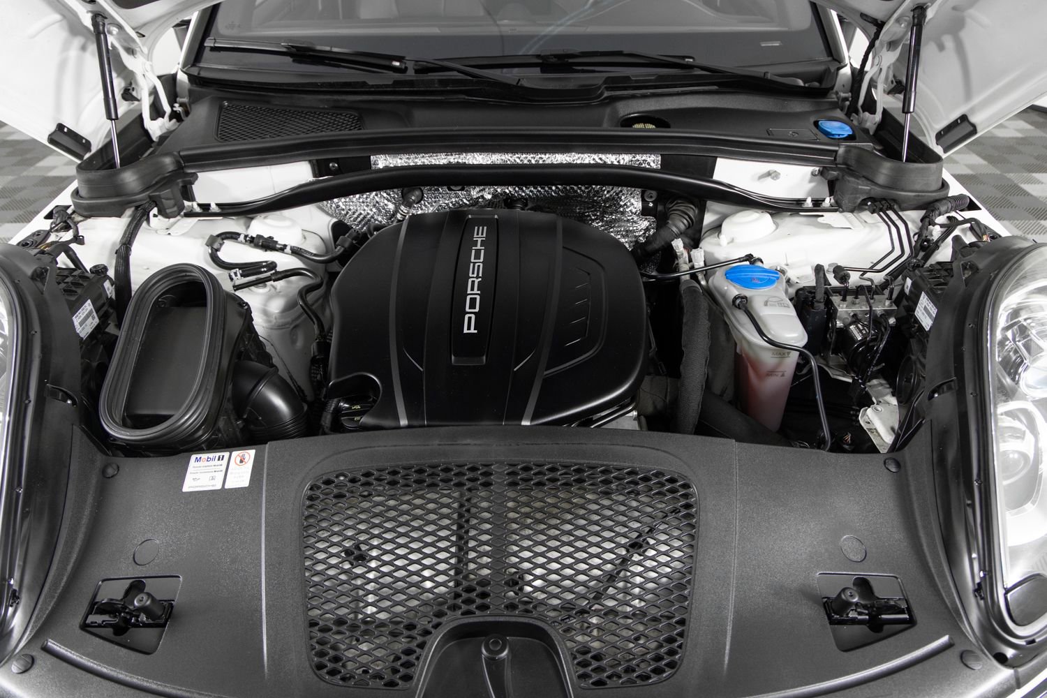 Used 2018 Porsche Macan Sport Edition image 41