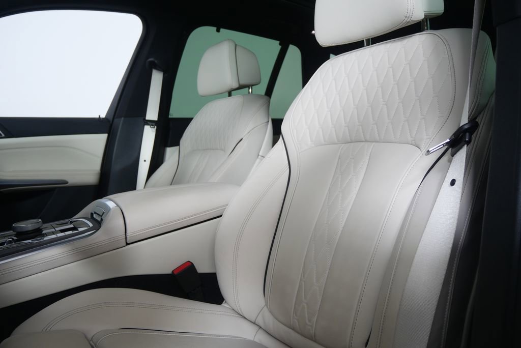 Certified 2026 BMW X5 xDrive50e w/ Executive Package AWD/4WD image 11
