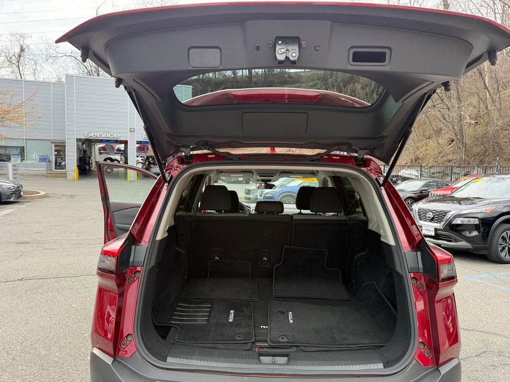 Used 2023 Nissan Rogue SV image 31