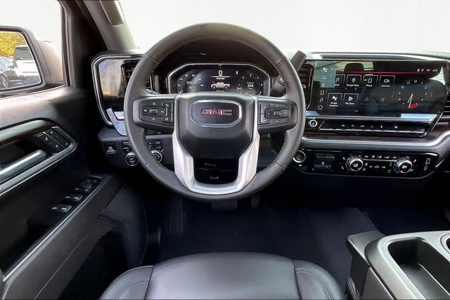 Used 2025 GMC Sierra 1500 SLT image 8