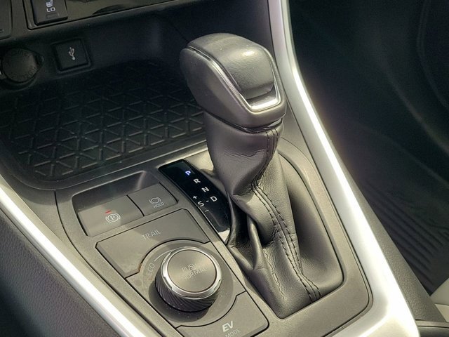 Used 2022 Toyota RAV4 XLE Premium image 25