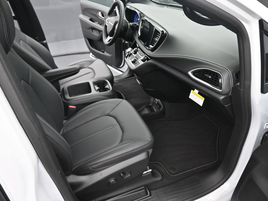 New 2026 Chrysler Pacifica Select image 17