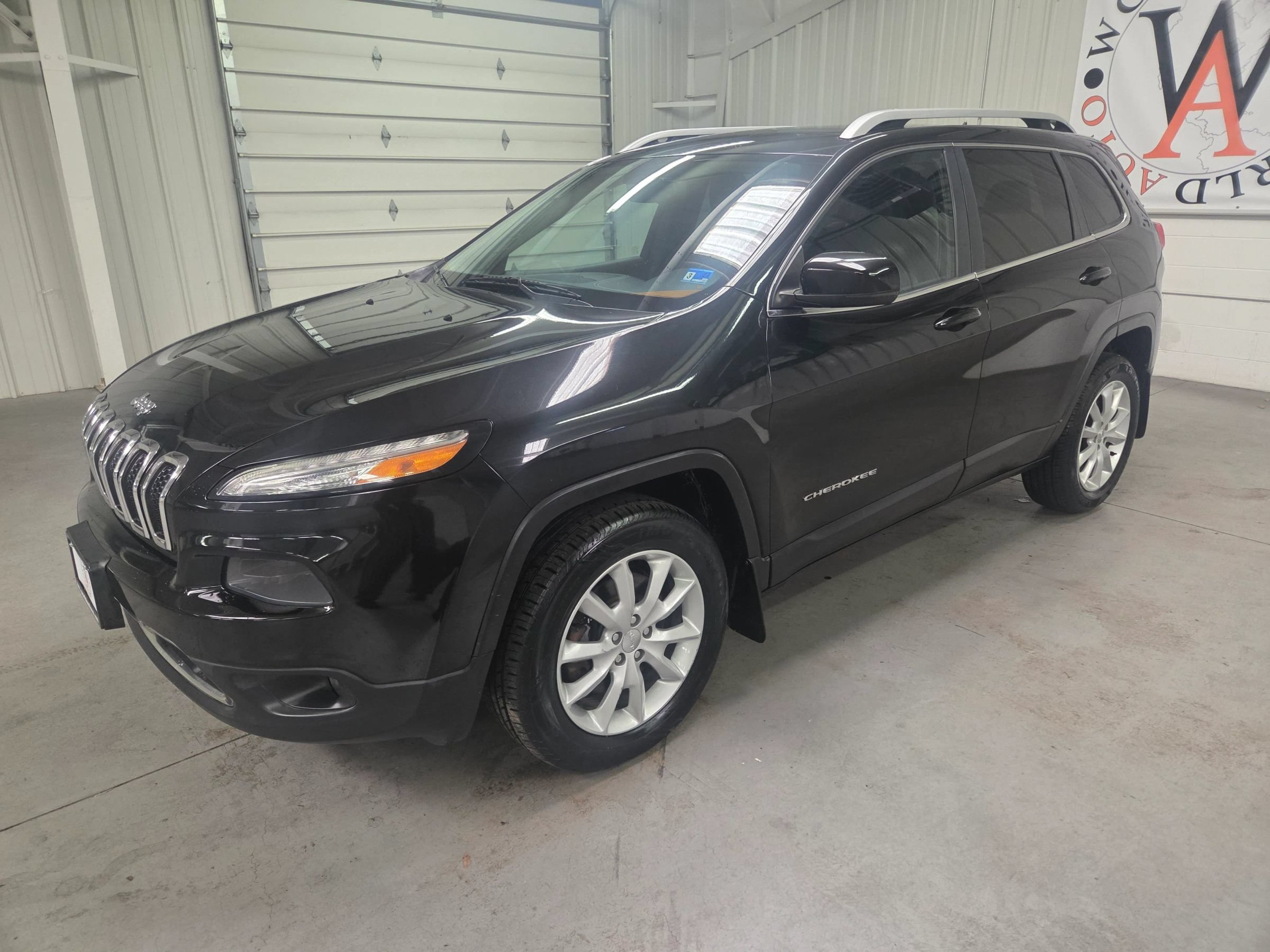 Used 2014 Jeep Cherokee Limited AWD/4WD image 2