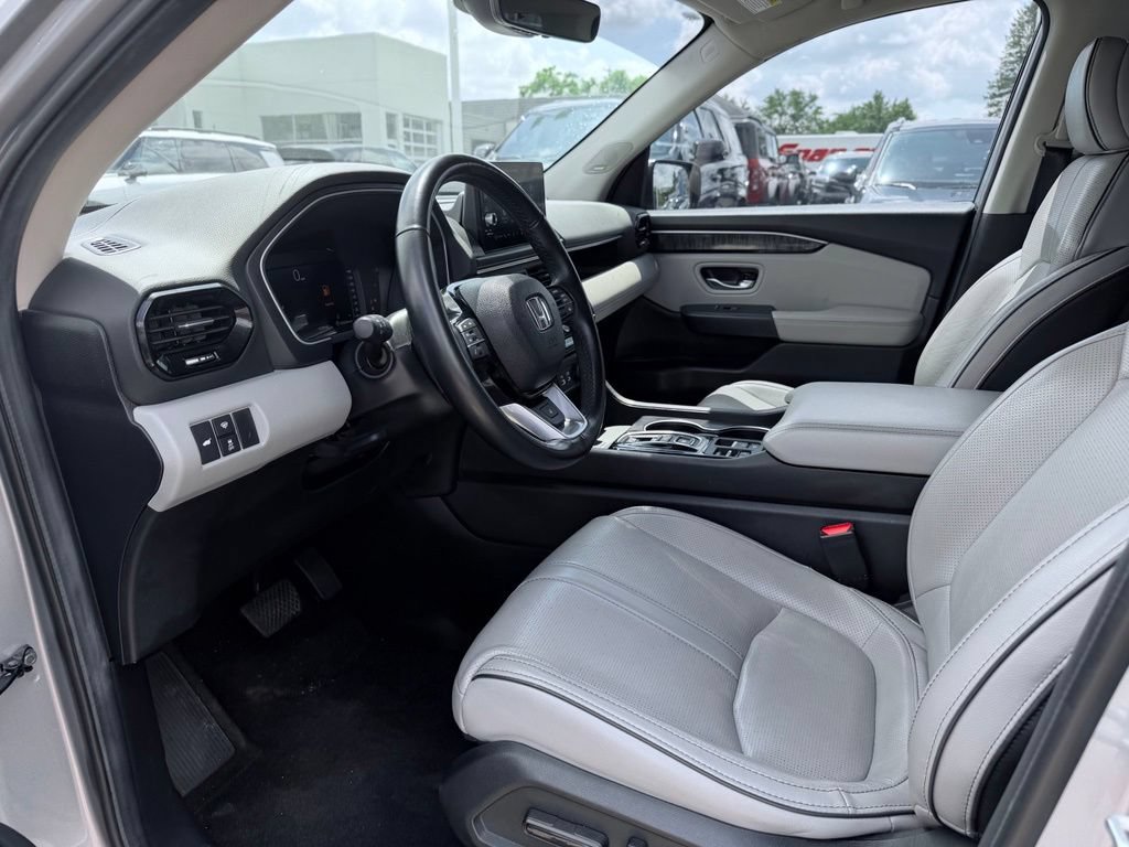 Used 2025 Honda Pilot Elite image 22