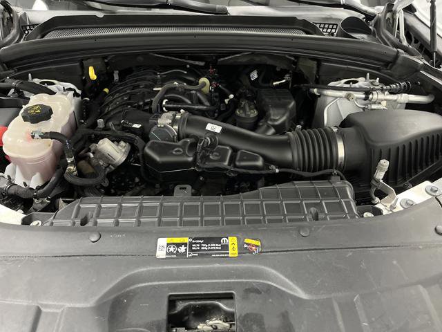 Used 2023 Jeep Grand Cherokee Limited w/ Luxury Tech Group II image 38