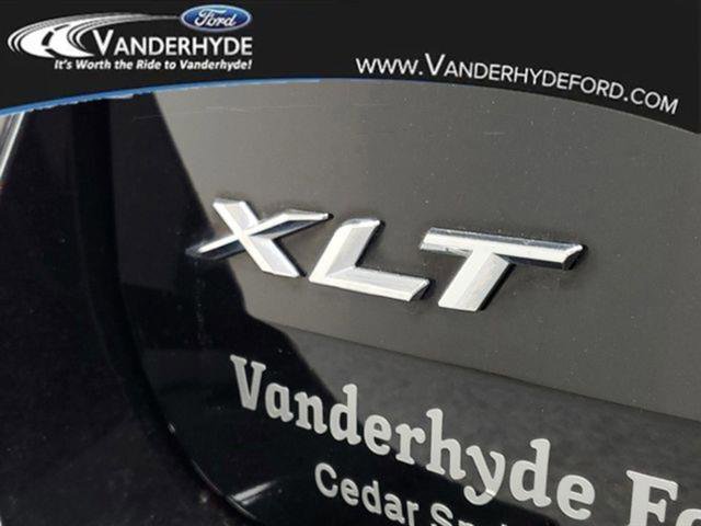 Used 2023 Ford Explorer XLT w/ Equipment Group 202A image 6