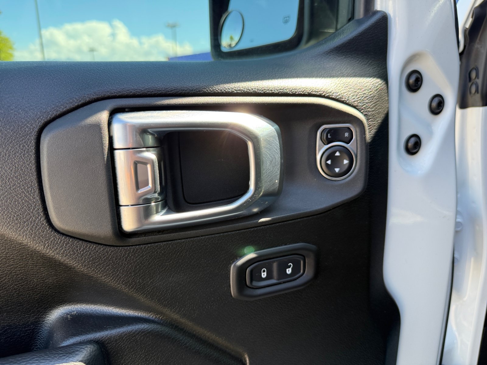 Used 2026 Jeep Wrangler Unlimited Rubicon AWD/4WD image 16