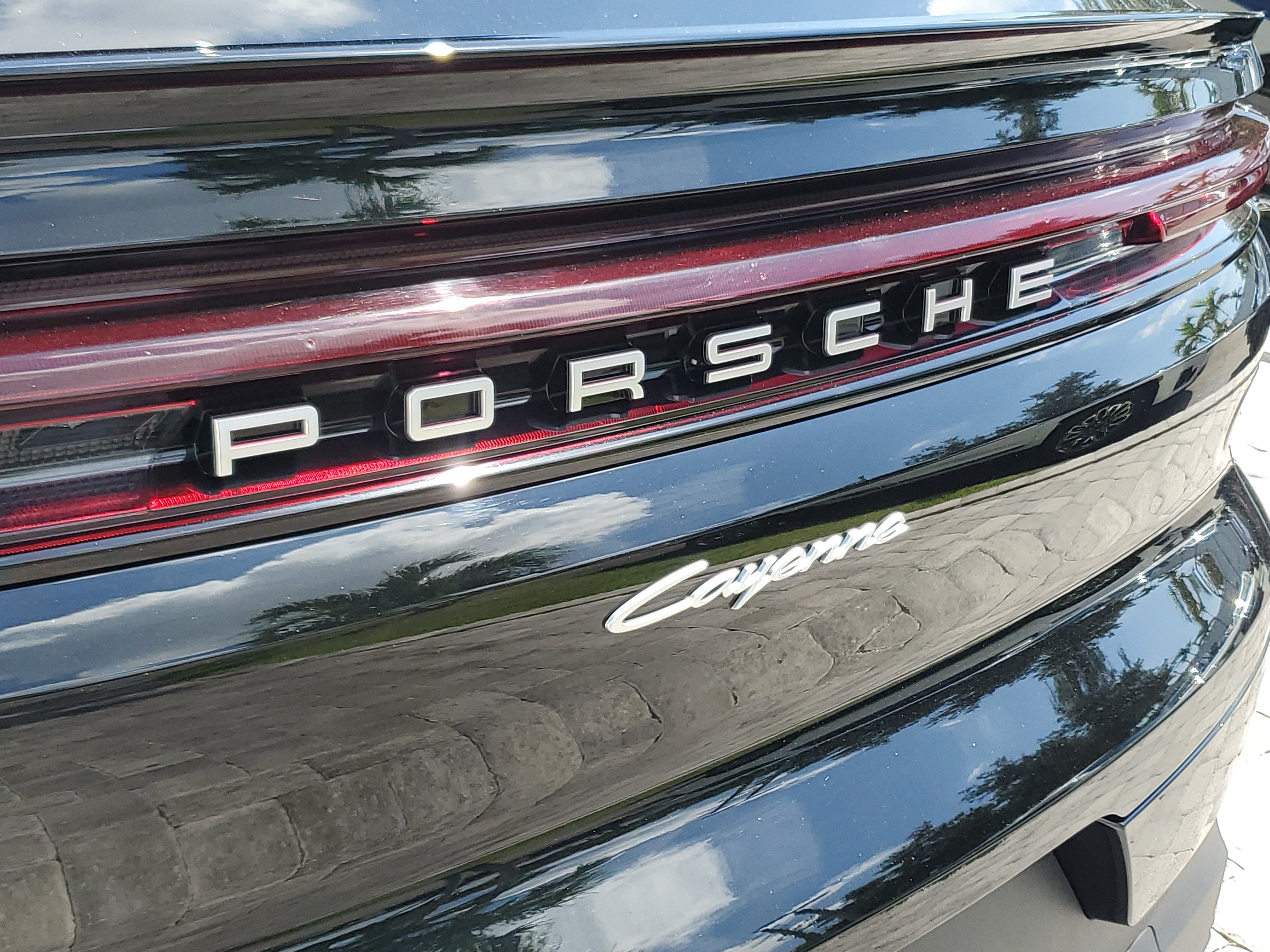 Used 2024 Porsche Cayenne Coupe AWD/4WD image 8