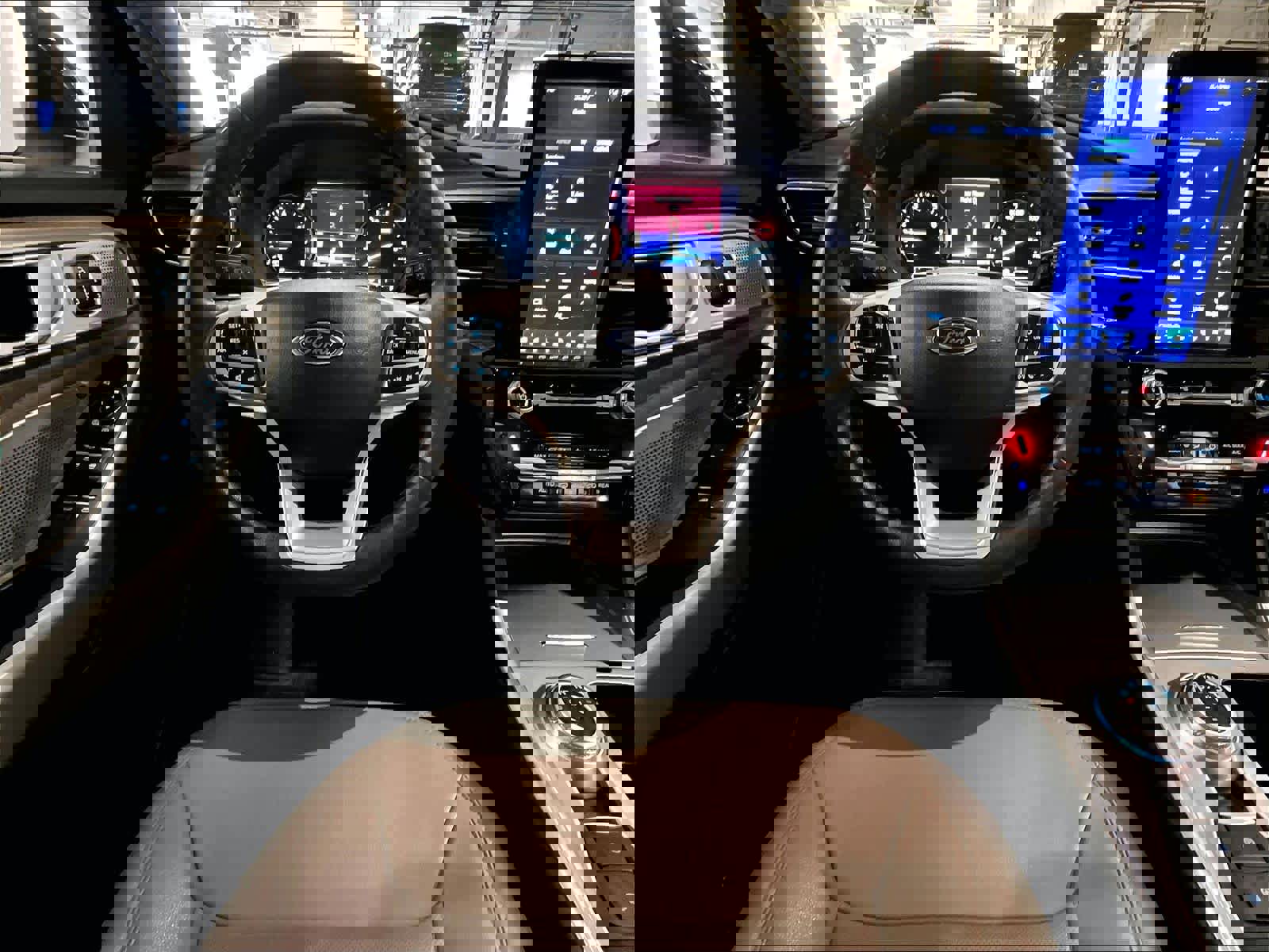 Used 2023 Ford Explorer Limited w/ Limited Technology Package image 18