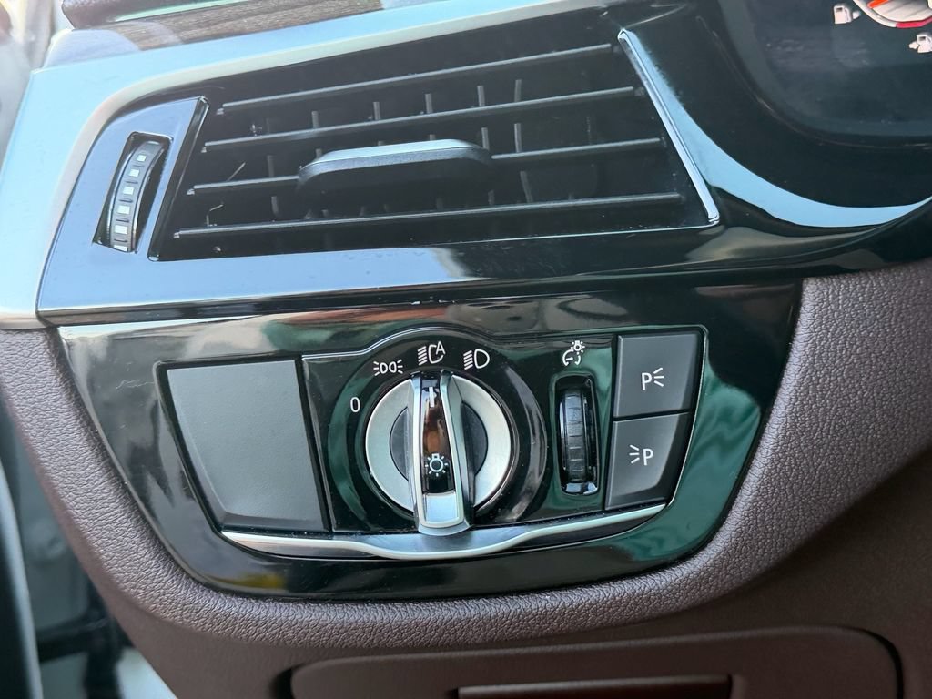 Used 2021 BMW 540i w/ Premium Package RWD image 26