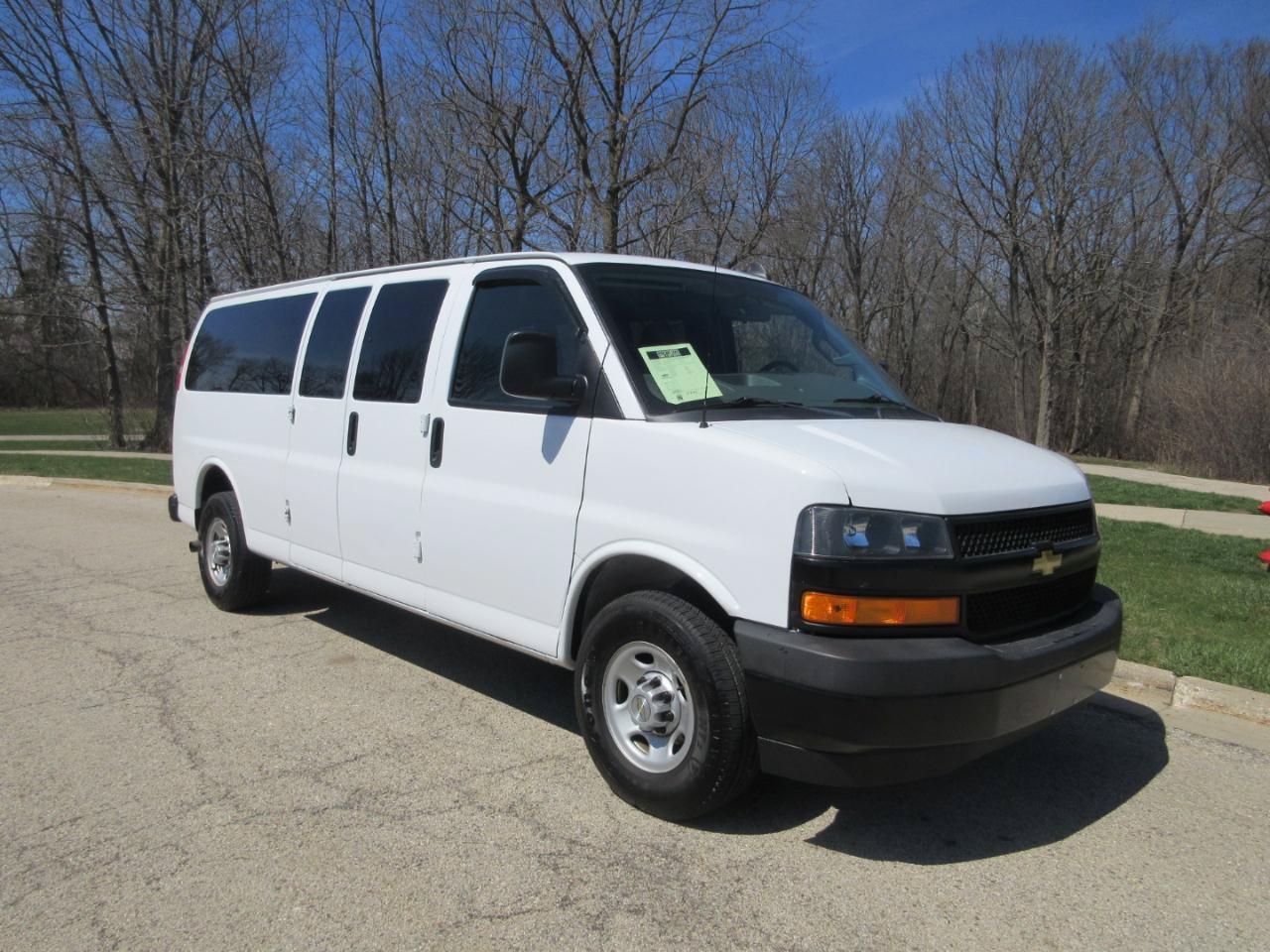 Used 2020 Chevrolet Express 2500 Extended RWD image 2