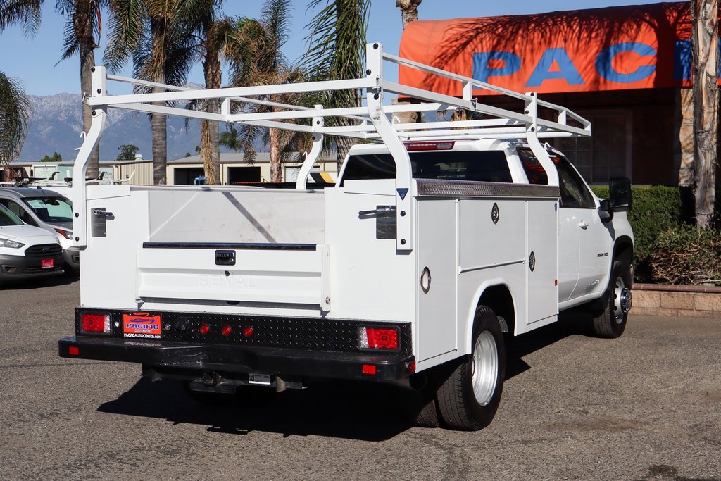 Used 2025 Chevrolet Silverado 3500 LT w/ Convenience Package image 11