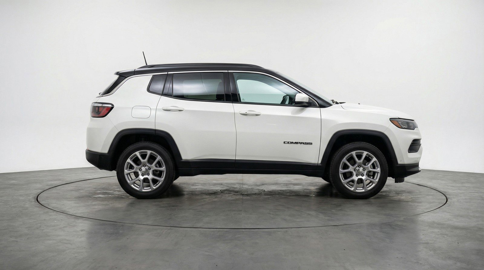 Used 2025 Jeep Compass Limited image 11