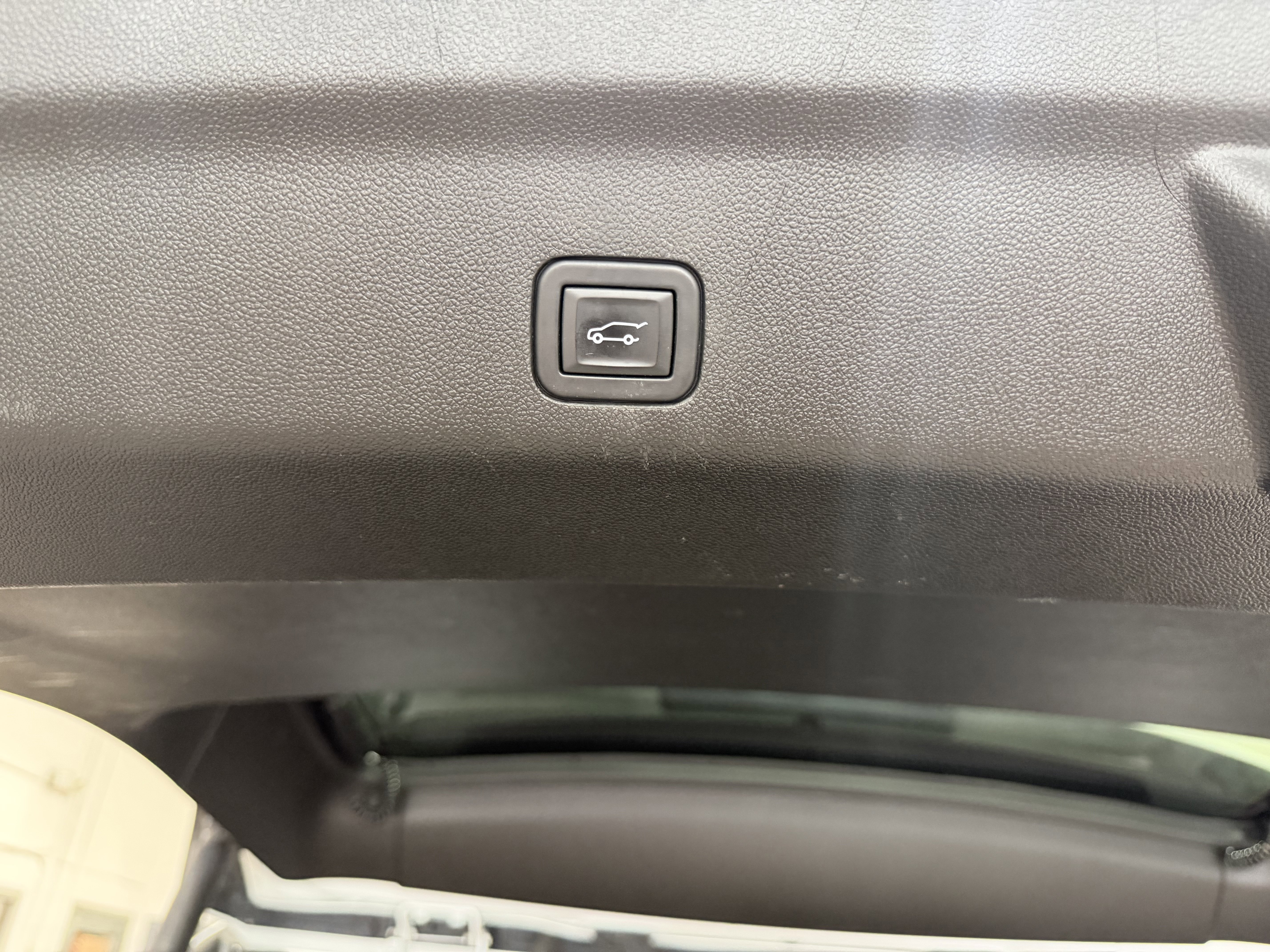 Used 2023 Chevrolet Suburban Premier AWD/4WD image 31