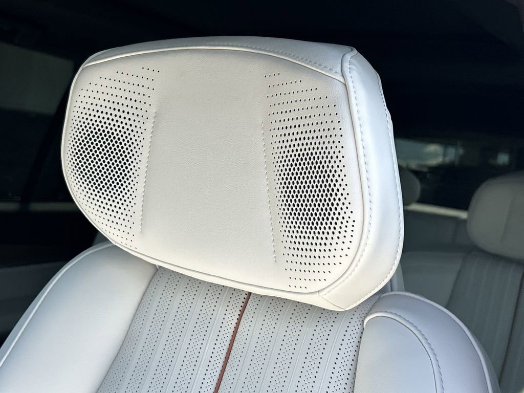 New 2026 Cadillac Vistiq Luxury image 22