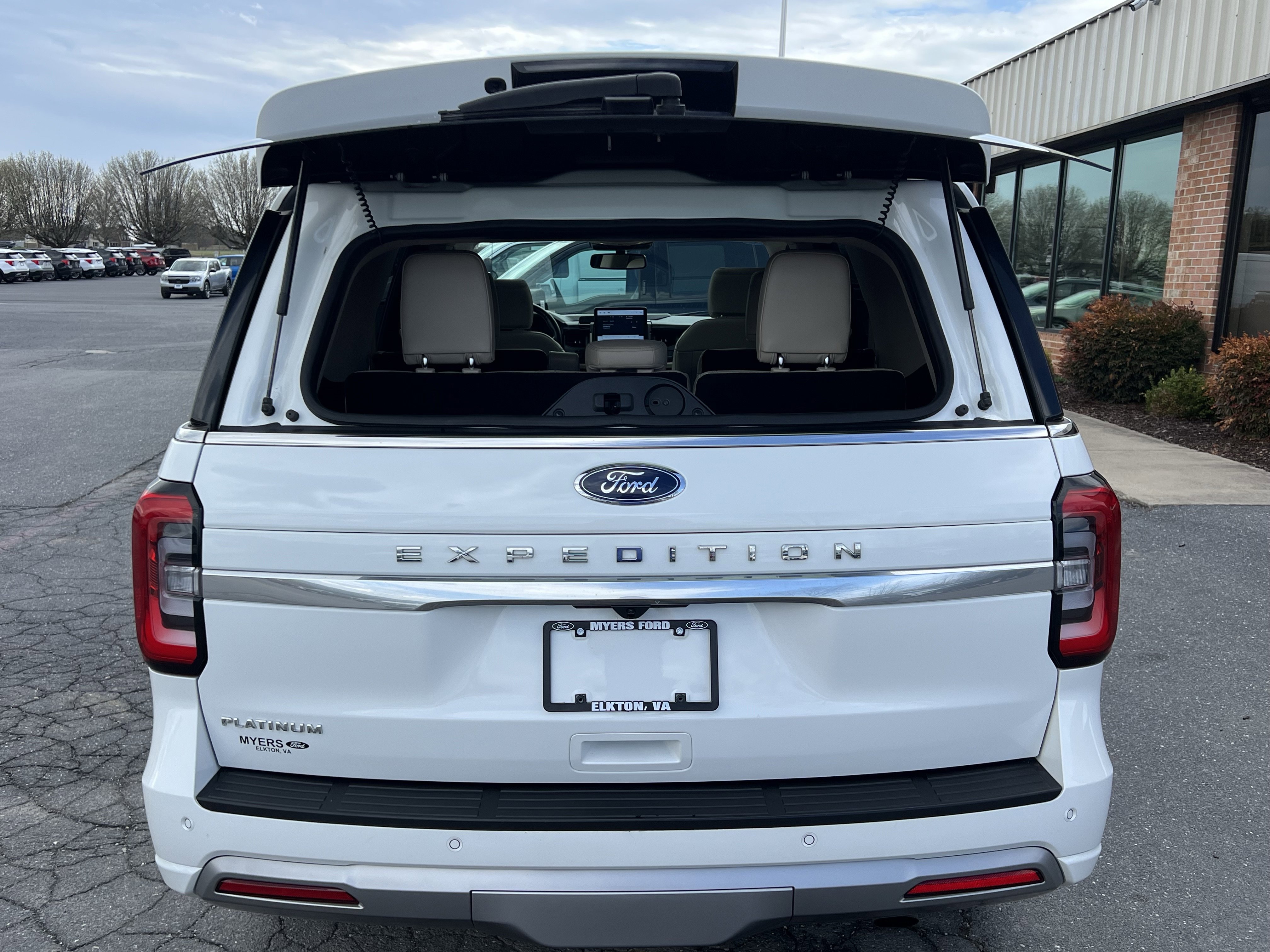 Used 2023 Ford Expedition Platinum image 10