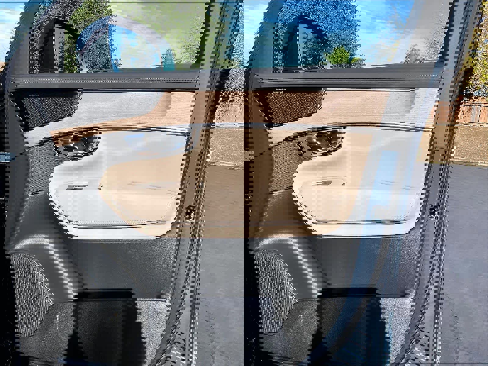 New 2026 Volvo XC90 T8 Plus w/ Protection Package Premier image 31