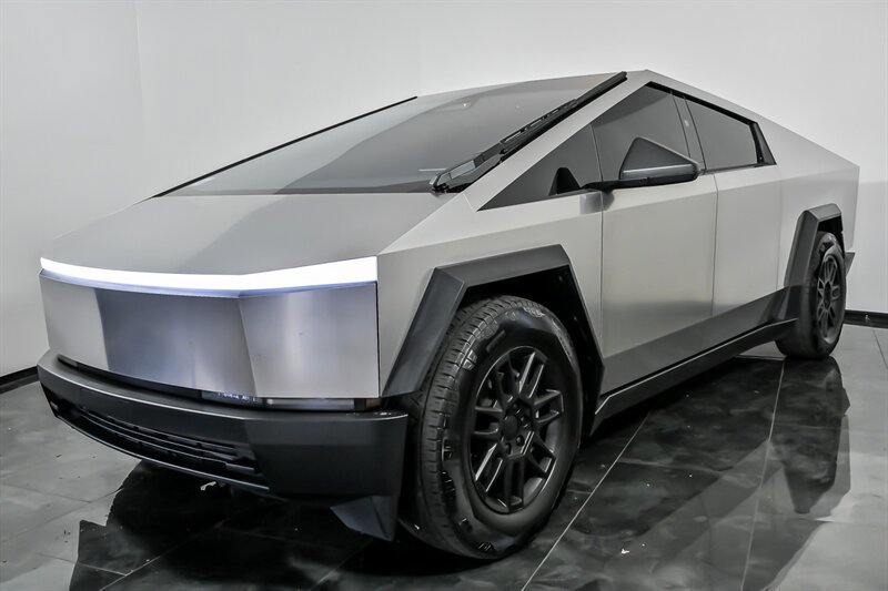 Used 2024 Tesla Cybertruck AWD Crew Cab image 5