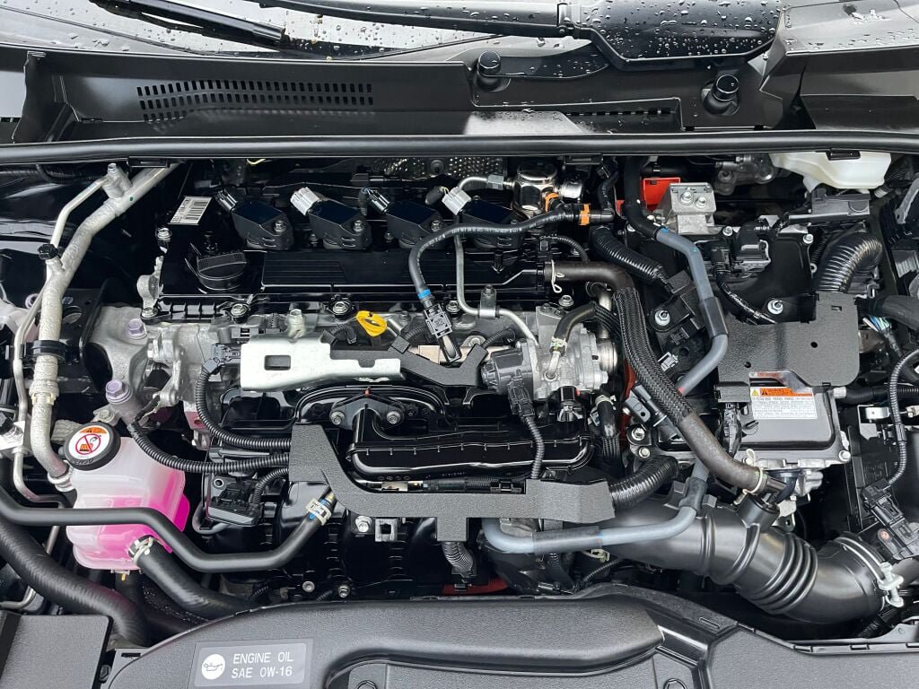 Used 2025 Toyota Prius LE FWD image 30