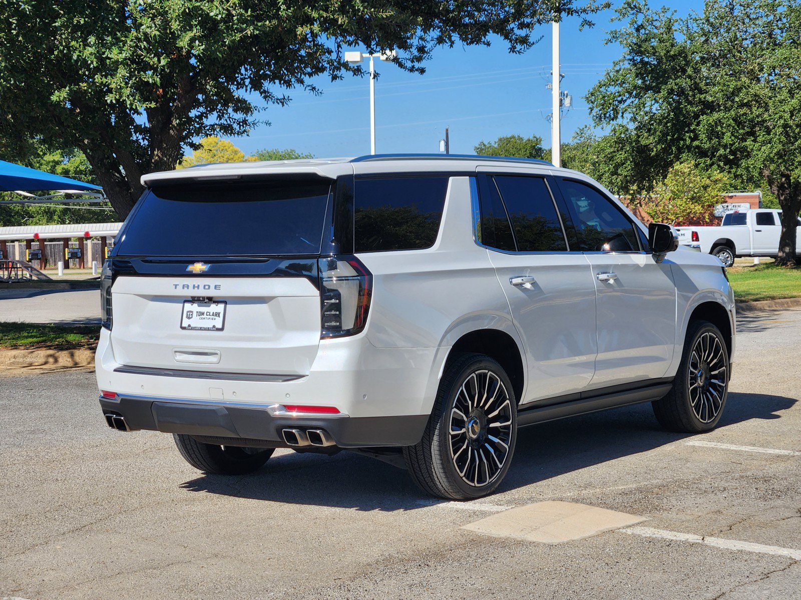 Used 2025 Chevrolet Tahoe High Country AWD/4WD image 5