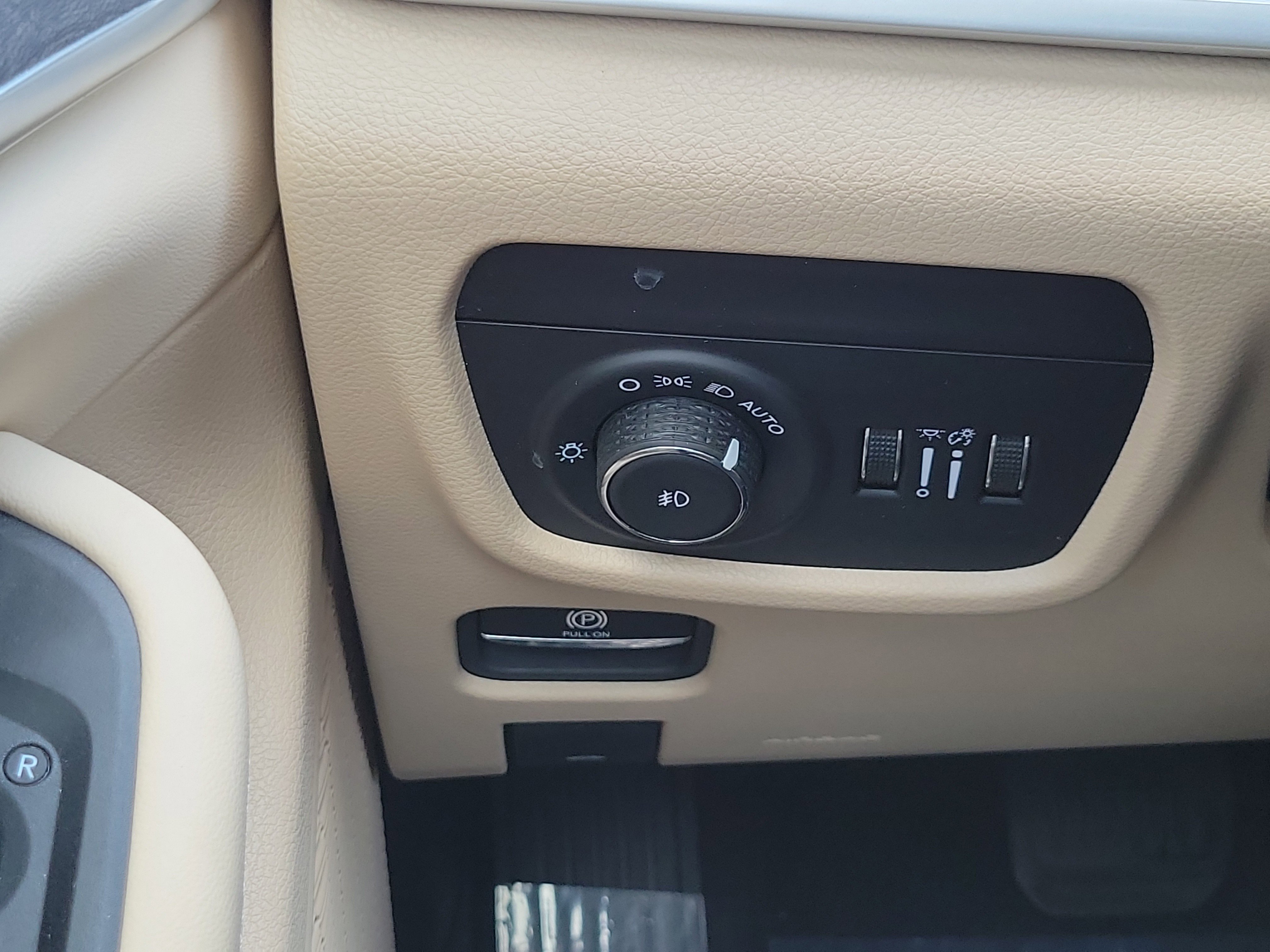 Used 2025 Jeep Grand Cherokee Limited w/ Luxury Tech Group II image 12