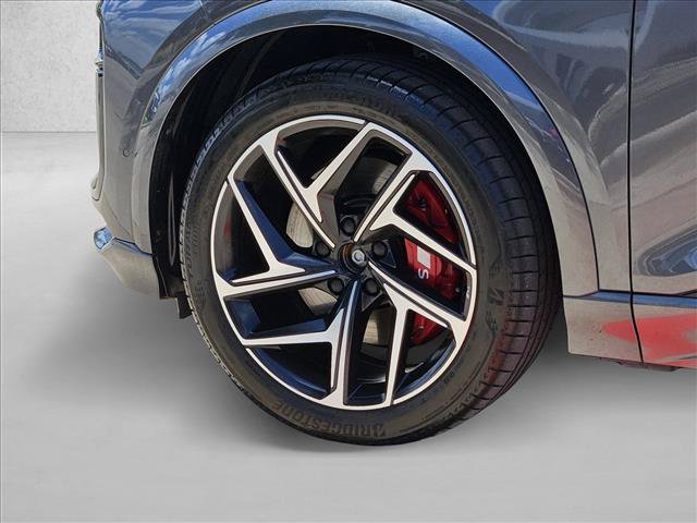 Certified 2025 Audi SQ6 e-tron Premium Plus w/ Premium Plus AWD/4WD image 9