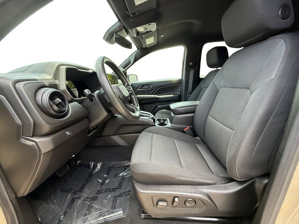 Used 2023 Chevrolet Colorado Trail Boss w/ Technology Package AWD/4WD image 9