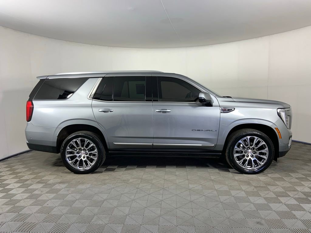 Used 2025 GMC Yukon Denali w/ Sun & Power Step Package image 2