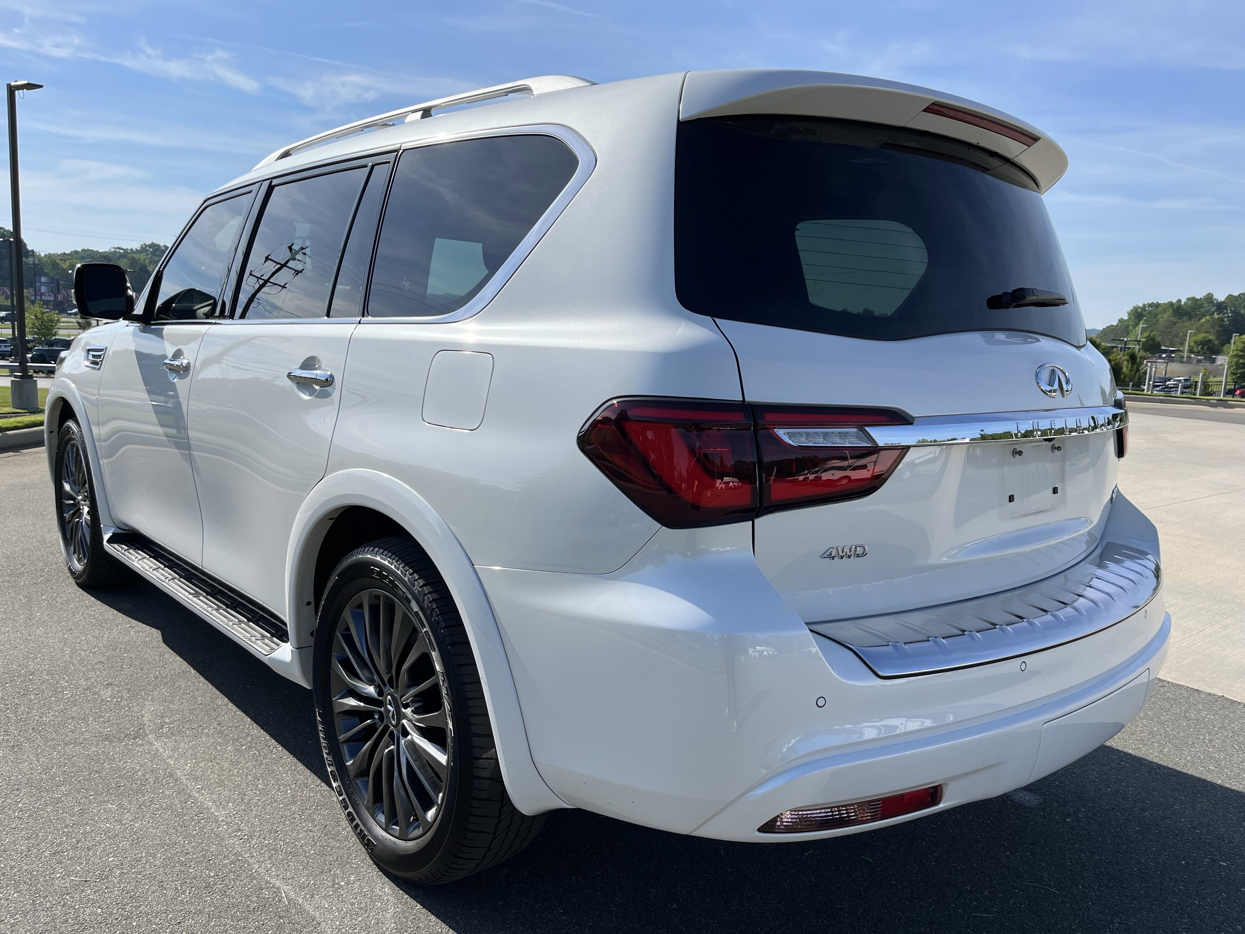 Used 2023 INFINITI QX80 Sensory w/ Cargo Package AWD/4WD image 7