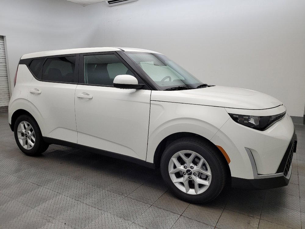 Used 2025 Kia Soul LX image 11