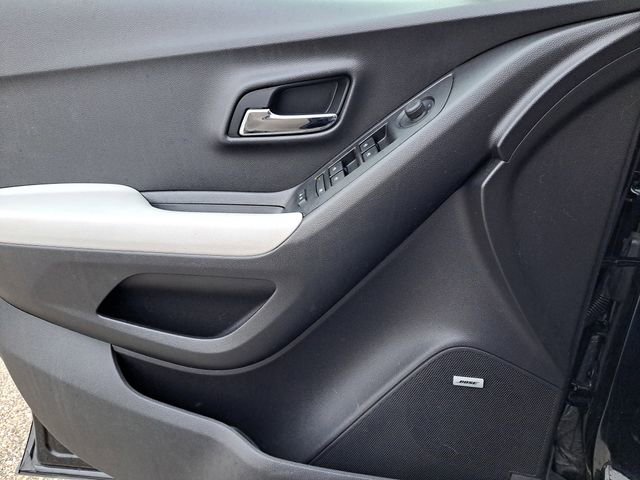 Used 2020 Chevrolet Trax LT w/ Sun & Sound Package image 21