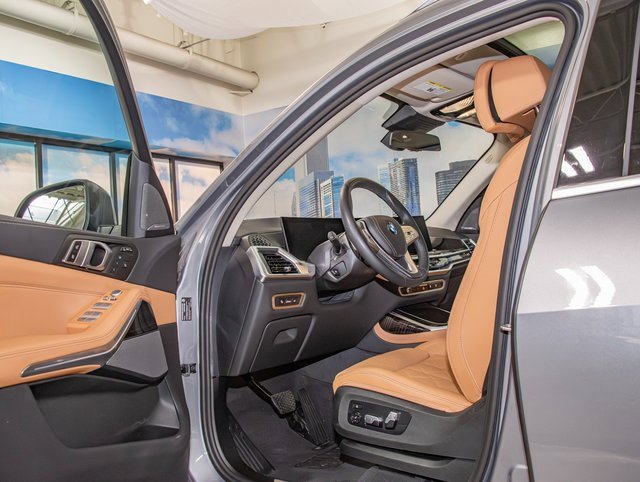 Certified 2025 BMW X7 xDrive40i image 13