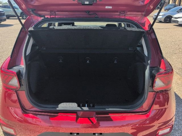 Used 2025 Hyundai Venue SEL FWD image 19