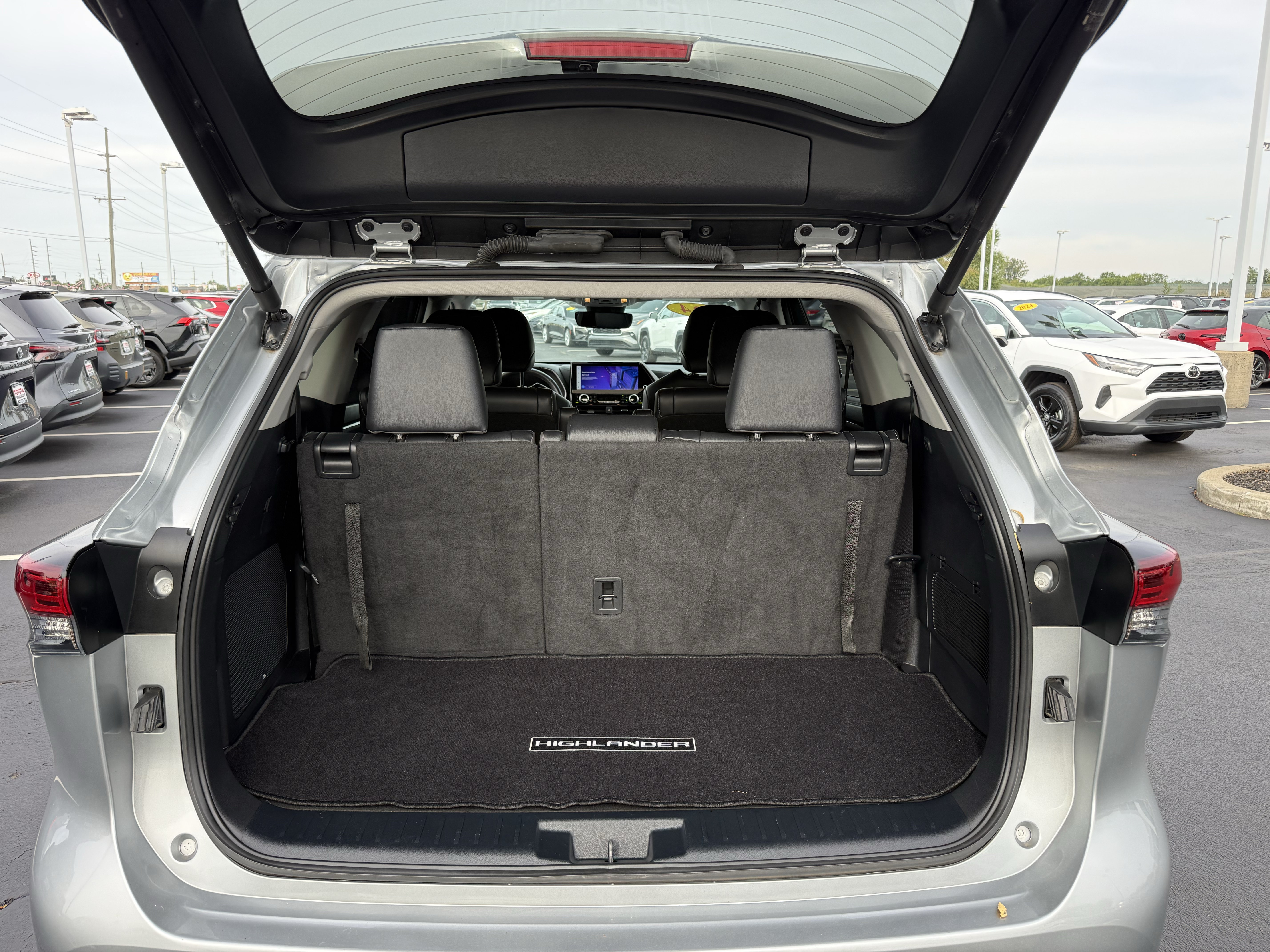 Used 2024 Toyota Highlander Limited AWD/4WD image 28