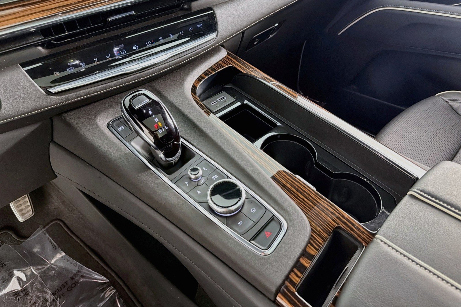 Used 2024 Cadillac Escalade Premium Luxury w/ LPO, Floor Liner Package AWD/4WD image 6