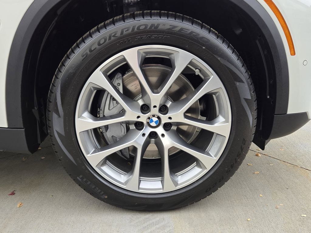 New 2026 BMW X5 xDrive50e w/ Executive Package image 11