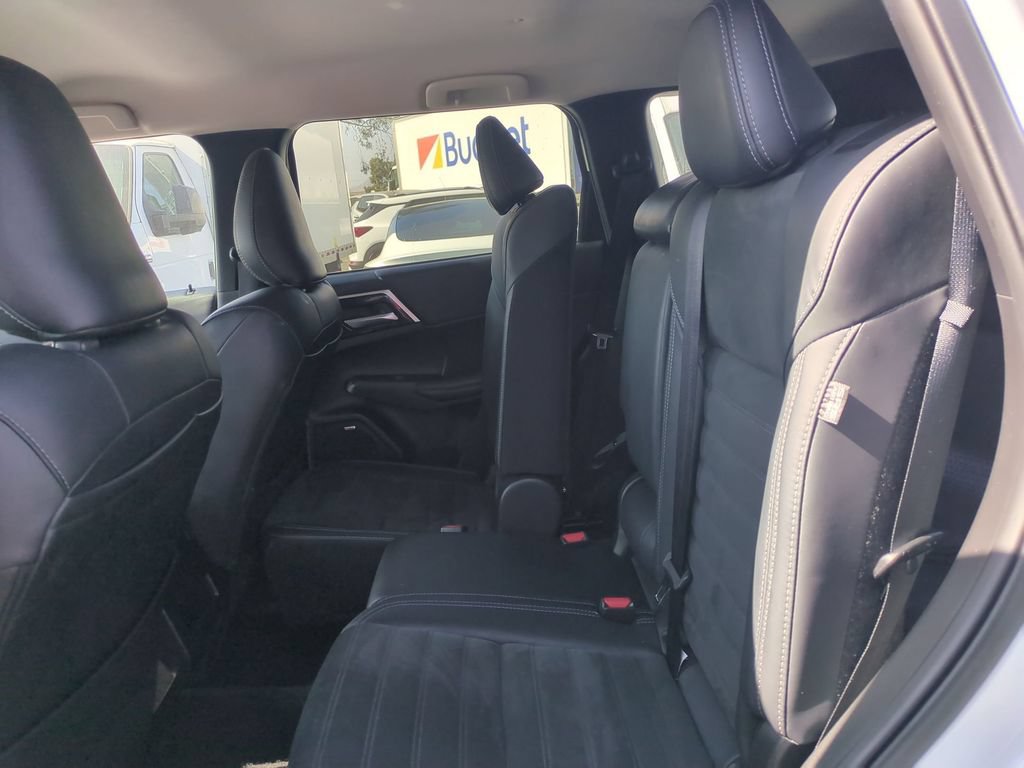 Used 2025 Mitsubishi Outlander SE AWD/4WD image 27