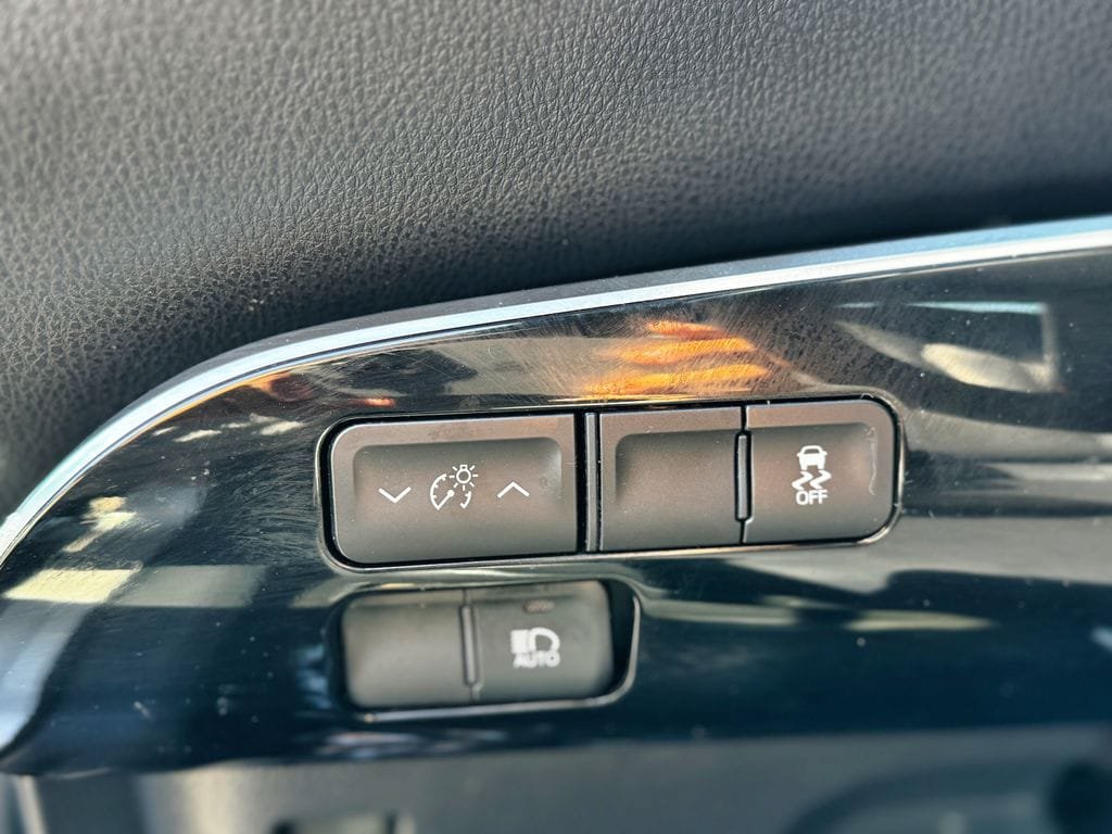 Used 2017 Toyota Prius Prime Premium w/ Preferred Accessory Package FWD image 34
