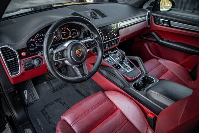Used 2022 Porsche Cayenne Platinum Edition image 24