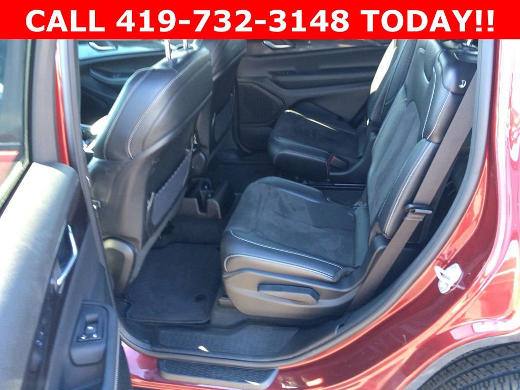 Used 2023 Jeep Grand Cherokee L Laredo AWD/4WD image 18